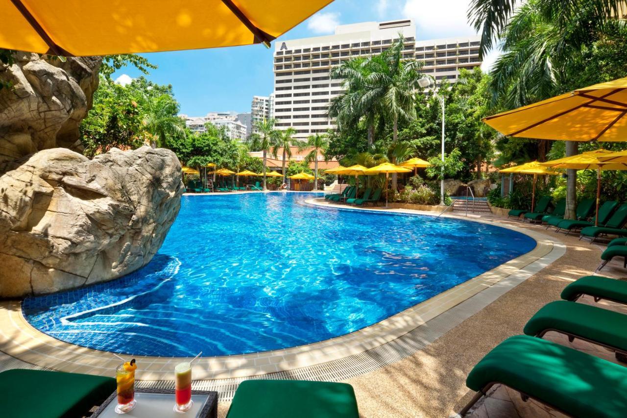 Hotel Grand Lapa Macao Exterior foto The swimming pool at the Royal Garden Hotel