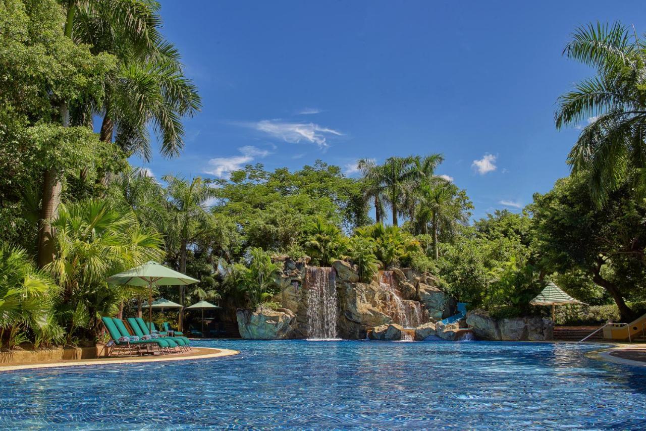 Hotel Grand Lapa Macao Exterior foto The pool at the Hard Rock Hotel