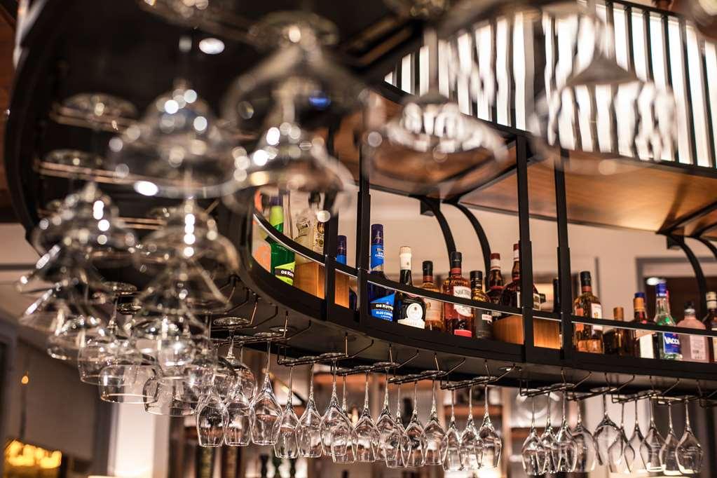 Hotel Grand Lapa Macao Servicios foto The bar at the restaurant